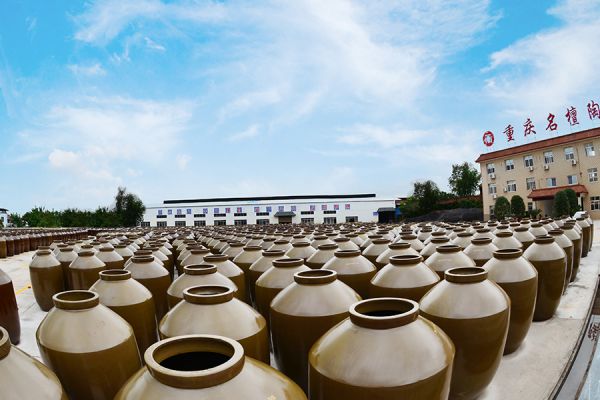 白酒選擇用陶瓷酒壇儲(chǔ)存的主要原因
